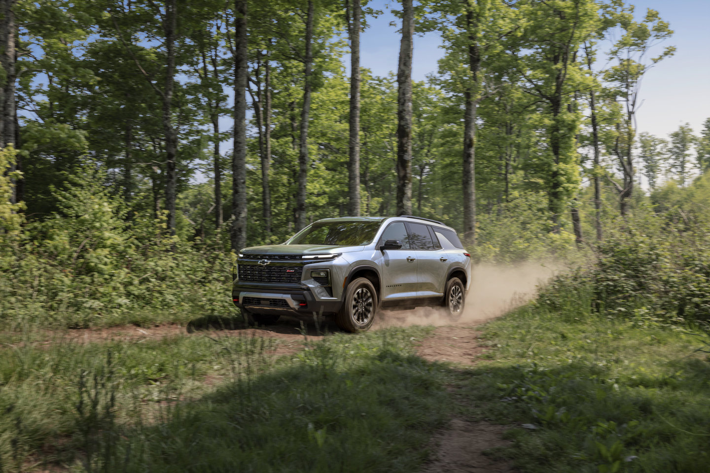 2026 Chevrolet Traverse vs 2026 Honda Pilot: Why Traverse Is the Better Three-Row SUV in Saskatchewan